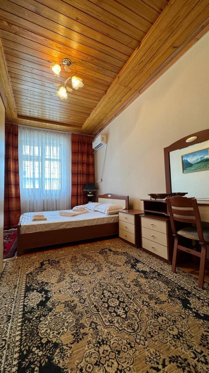 Bed and Breakfast Дом 14 Osch Exterior foto